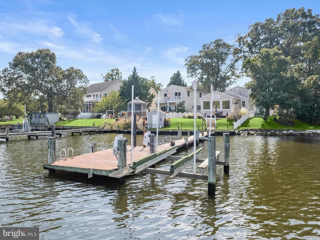 8138 FOREST GLEN DR, Pasadena, MD 21122