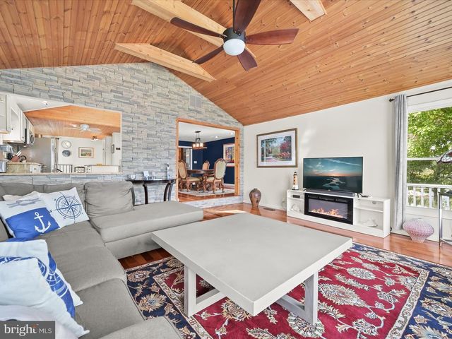 8138 FOREST GLEN DR, Pasadena, MD 21122