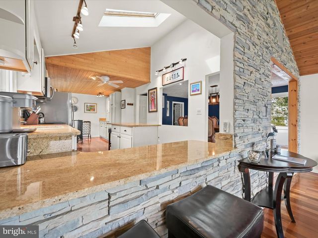 8138 FOREST GLEN DR, Pasadena, MD 21122