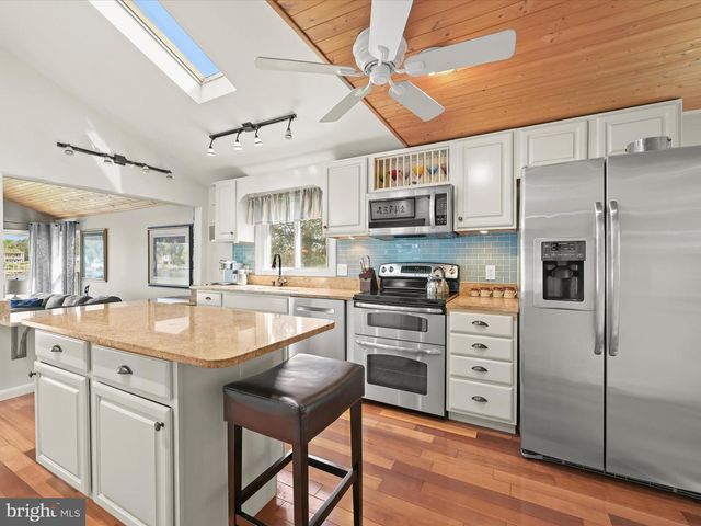 8138 FOREST GLEN DR, Pasadena, MD 21122