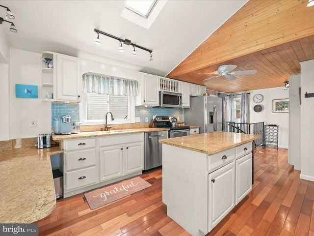 8138 FOREST GLEN DR, Pasadena, MD 21122