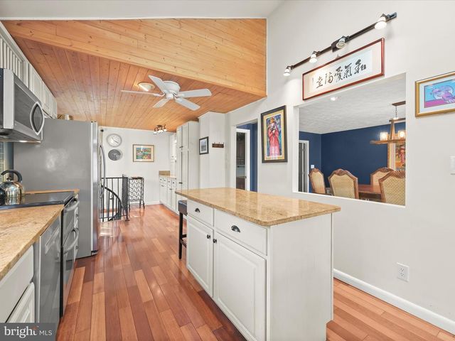 8138 FOREST GLEN DR, Pasadena, MD 21122