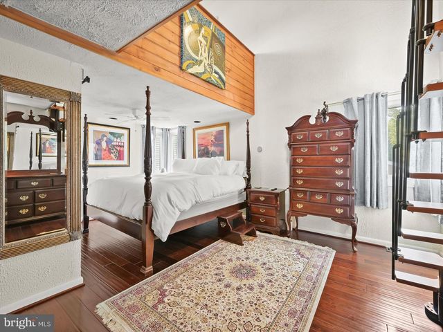 8138 FOREST GLEN DR, Pasadena, MD 21122