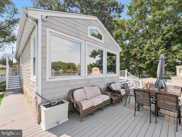 8138 FOREST GLEN DR, Pasadena, MD 21122