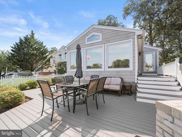 8138 FOREST GLEN DR, Pasadena, MD 21122