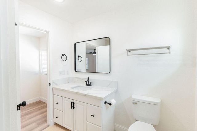 974 W Fairmont, Clovis, CA 93612