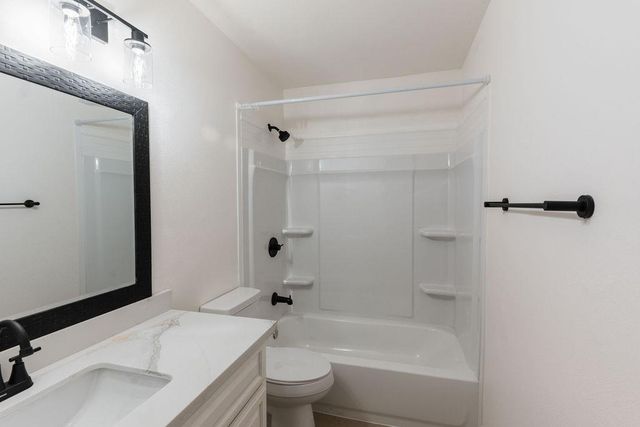 974 W Fairmont, Clovis, CA 93612