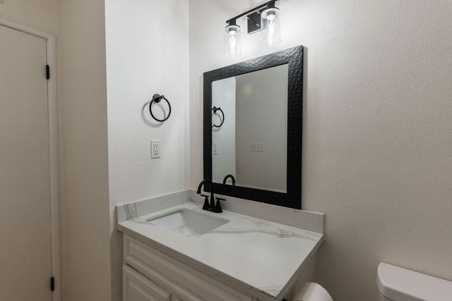 974 W Fairmont, Clovis, CA 93612