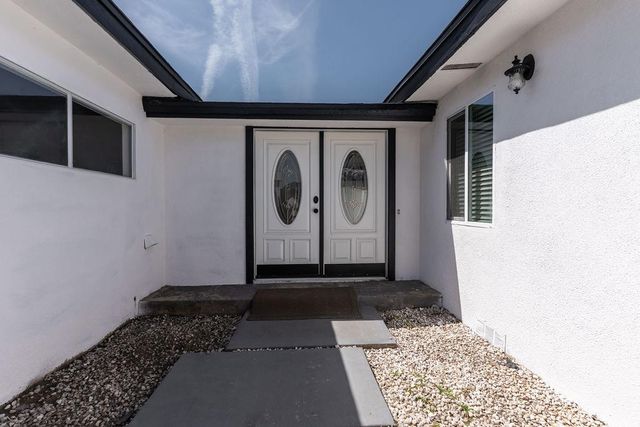 974 W Fairmont, Clovis, CA 93612