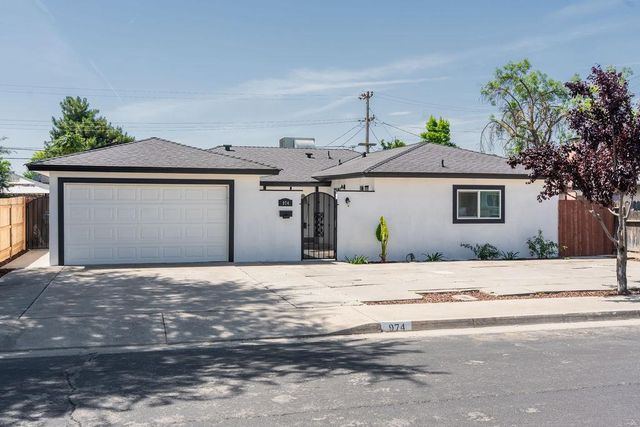 974 W Fairmont, Clovis, CA 93612