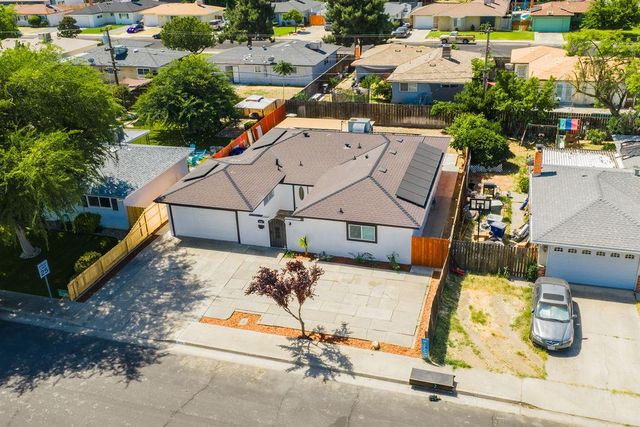 974 W Fairmont, Clovis, CA 93612