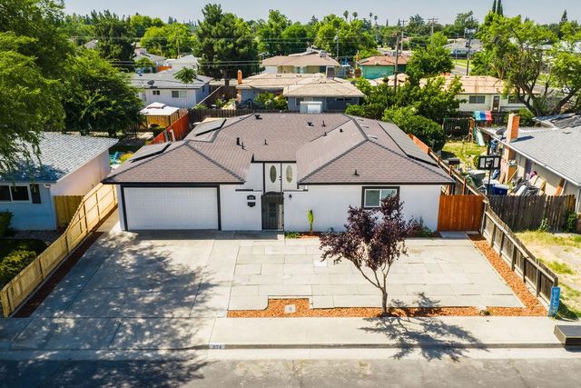 974 W Fairmont, Clovis, CA 93612