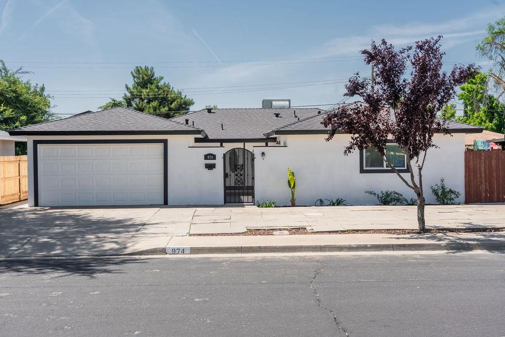 974 W Fairmont, Clovis, CA 93612