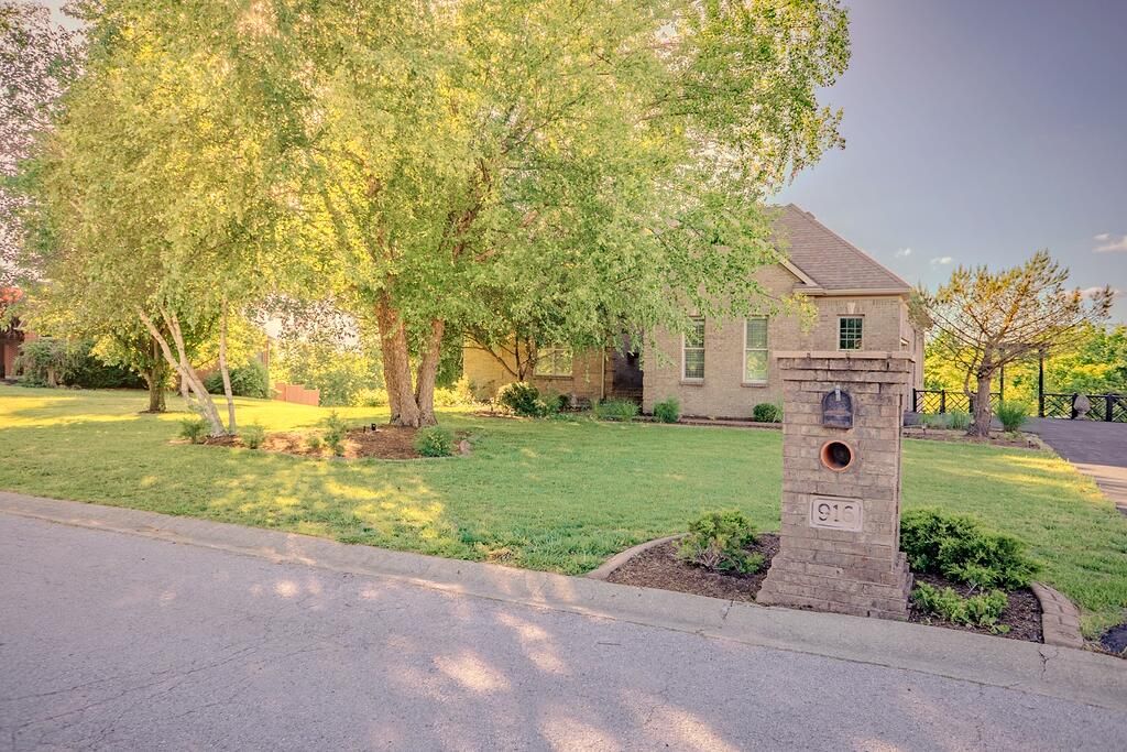 916 Country Oaks Drive, Richmond, KY 40475