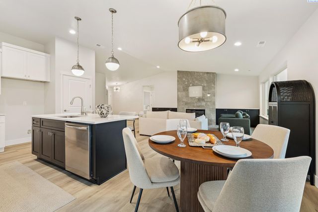 6626 W 30th Pl, Kennewick, WA 99338