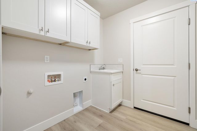 6626 W 30th Pl, Kennewick, WA 99338