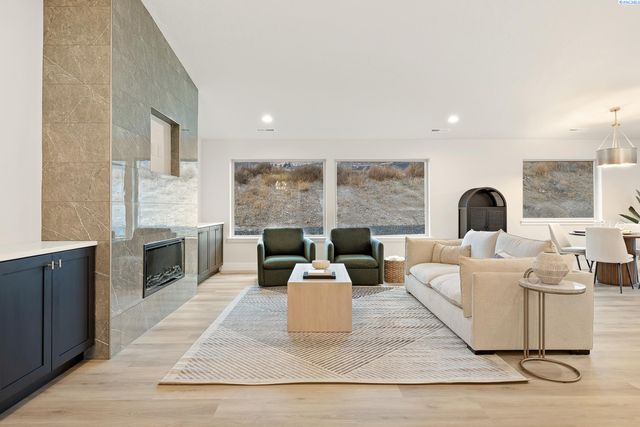 6626 W 30th Pl, Kennewick, WA 99338