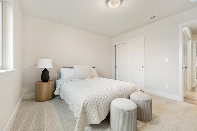 6626 W 30th Pl, Kennewick, WA 99338