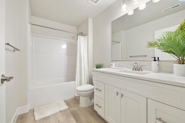 6626 W 30th Pl, Kennewick, WA 99338