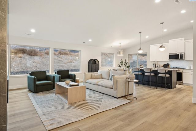 6626 W 30th Pl, Kennewick, WA 99338