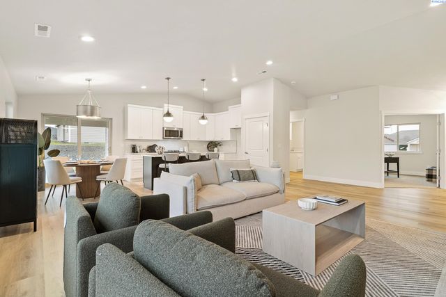 6626 W 30th Pl, Kennewick, WA 99338