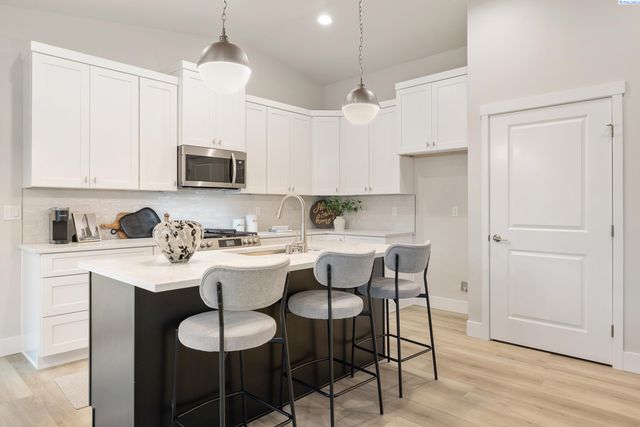 6626 W 30th Pl, Kennewick, WA 99338