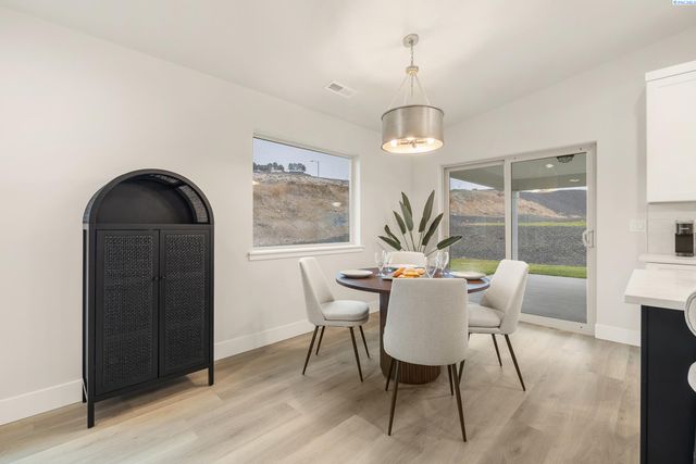 6626 W 30th Pl, Kennewick, WA 99338