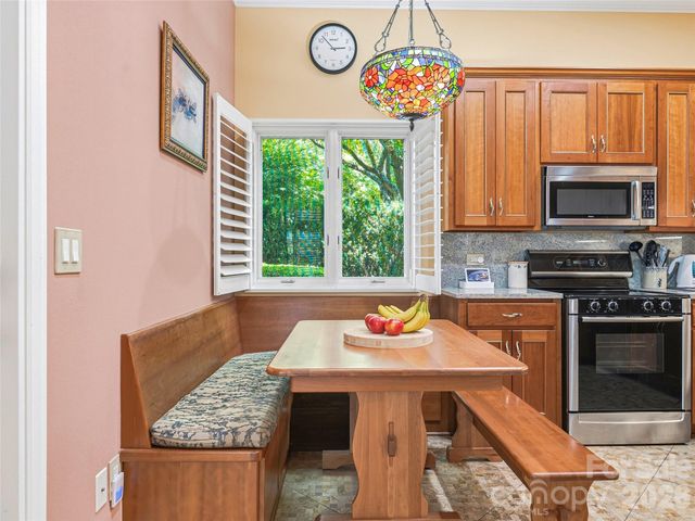 30 Dover Street, Asheville, NC 28804