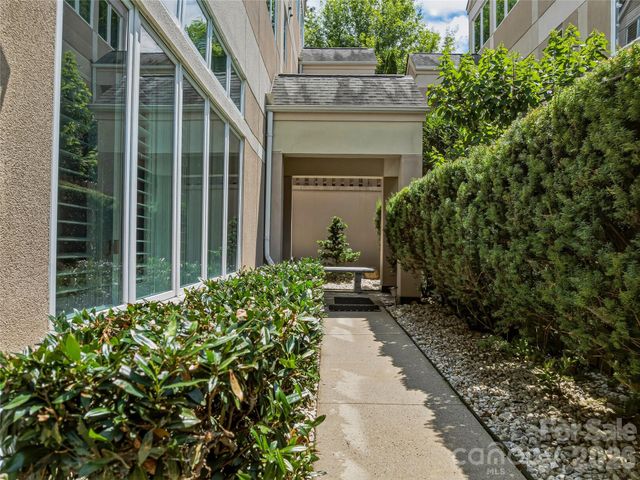 30 Dover Street, Asheville, NC 28804