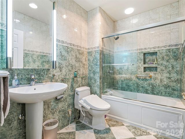 30 Dover Street, Asheville, NC 28804