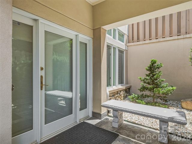 30 Dover Street, Asheville, NC 28804