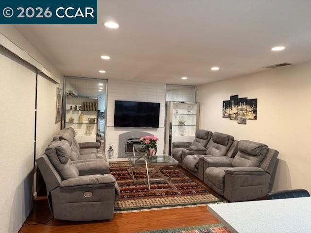 825 Oak Grove Rd 17, Concord, CA 94518