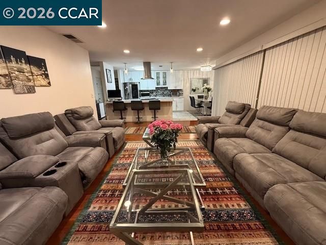 825 Oak Grove Rd 17, Concord, CA 94518