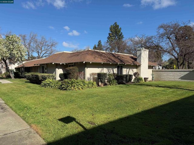 825 Oak Grove Rd 17, Concord, CA 94518