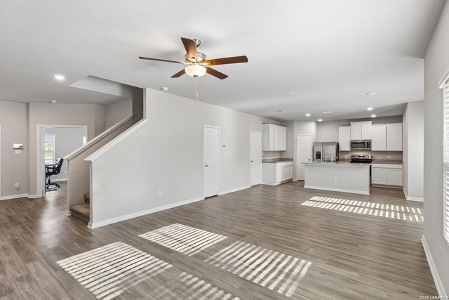605 Oleander Crk, Seguin, TX 78155
