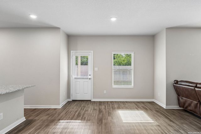 605 Oleander Crk, Seguin, TX 78155