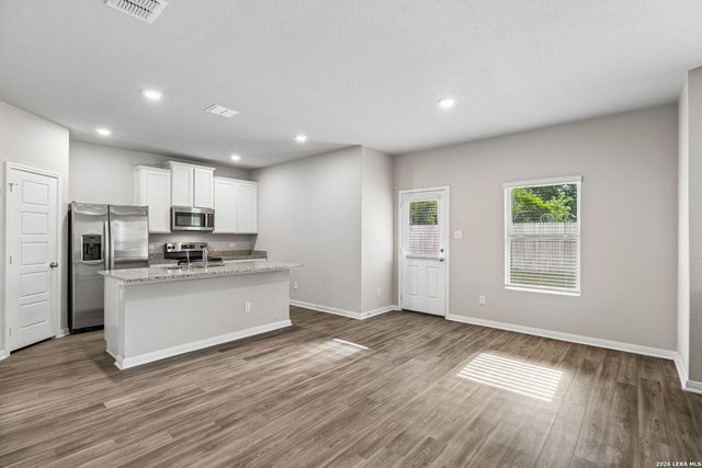 605 Oleander Crk, Seguin, TX 78155