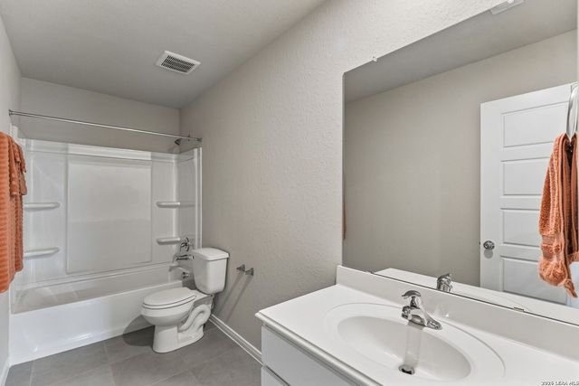 605 Oleander Crk, Seguin, TX 78155