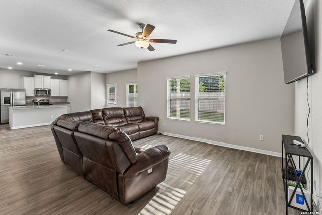 605 Oleander Crk, Seguin, TX 78155