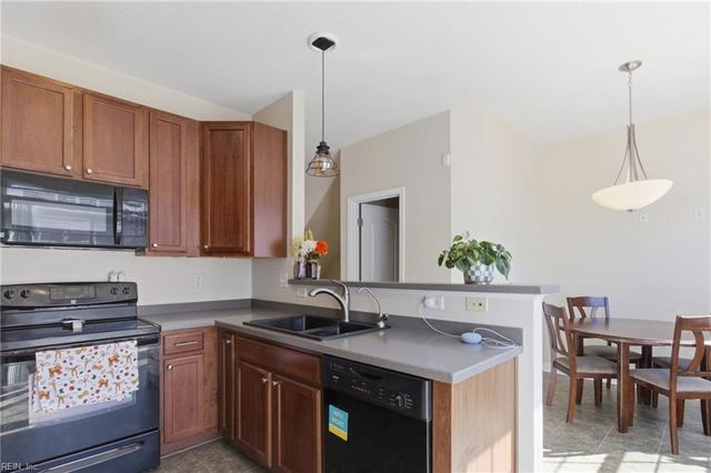 229 Tigerlilly DR, Portsmouth, VA 23701