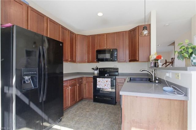 229 Tigerlilly DR, Portsmouth, VA 23701