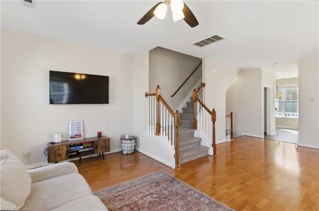 229 Tigerlilly DR, Portsmouth, VA 23701