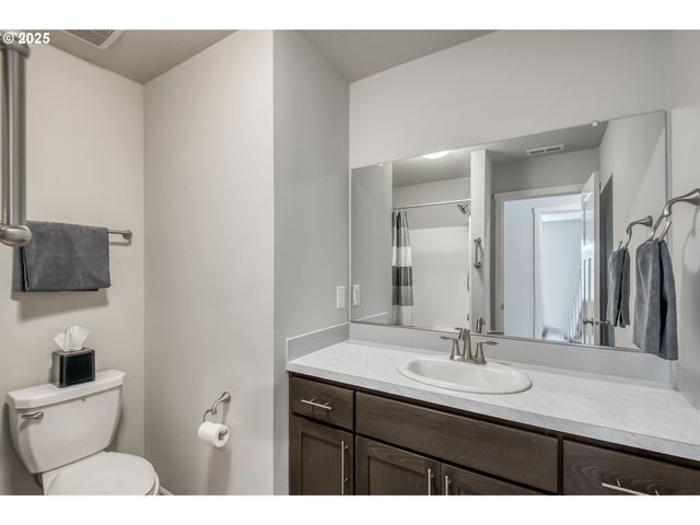 1814 Nw LANDON St, Mc Minnville, OR 97128