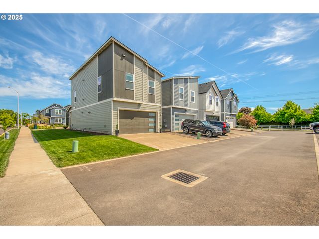 1814 Nw LANDON St, Mc Minnville, OR 97128