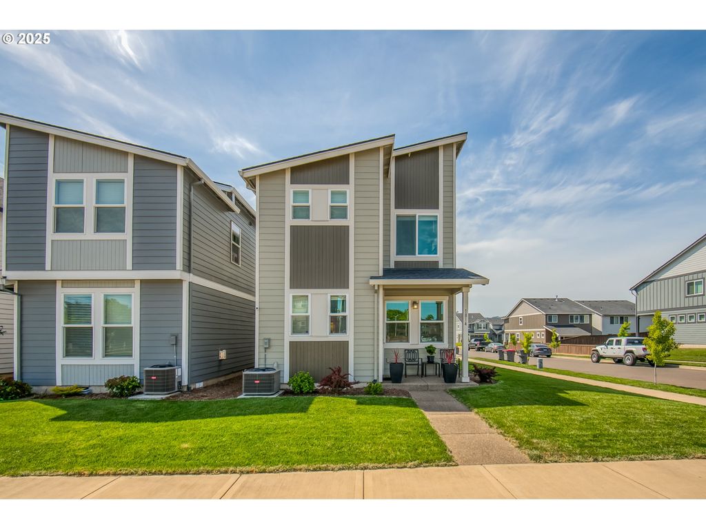 1814 Nw LANDON St, Mc Minnville, OR 97128
