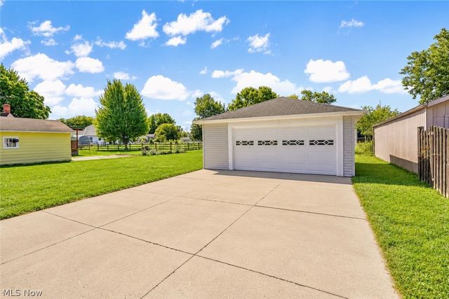 285 Nobottom Road, Berea, OH 44017