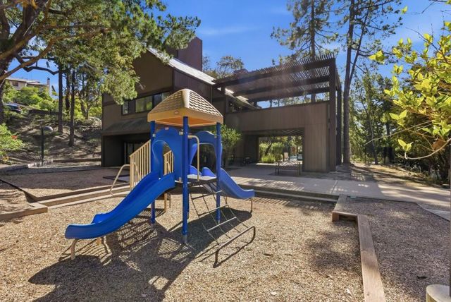 3335 La Mesa Drive 4, San Carlos, CA 94070