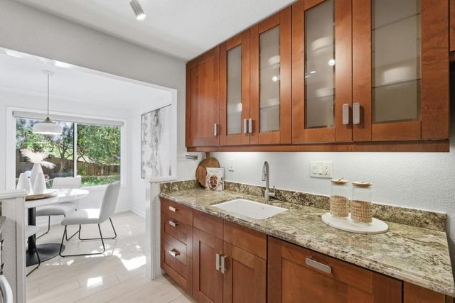 3335 La Mesa Drive 4, San Carlos, CA 94070