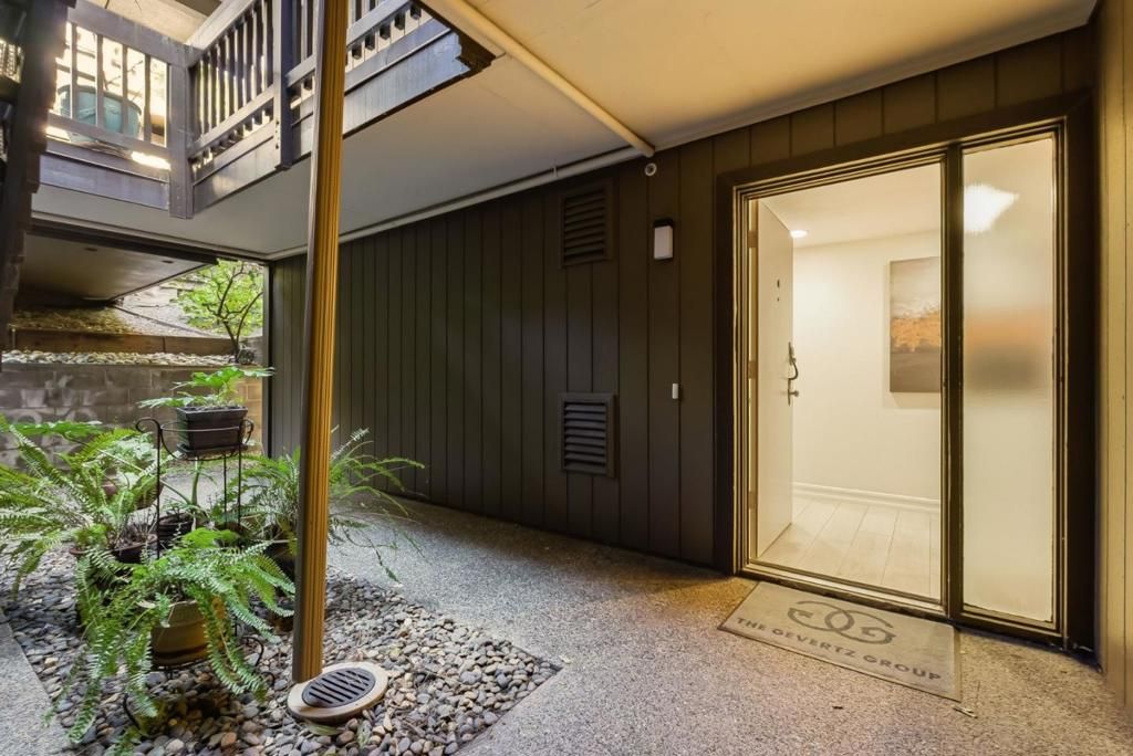 Image 2 of property listing at 3335 La Mesa Drive 4, San Carlos, CA 94070