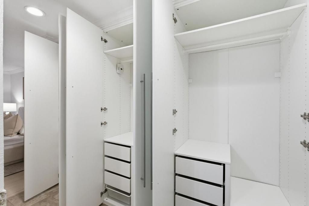 Image 23 of property listing at 3335 La Mesa Drive 4, San Carlos, CA 94070